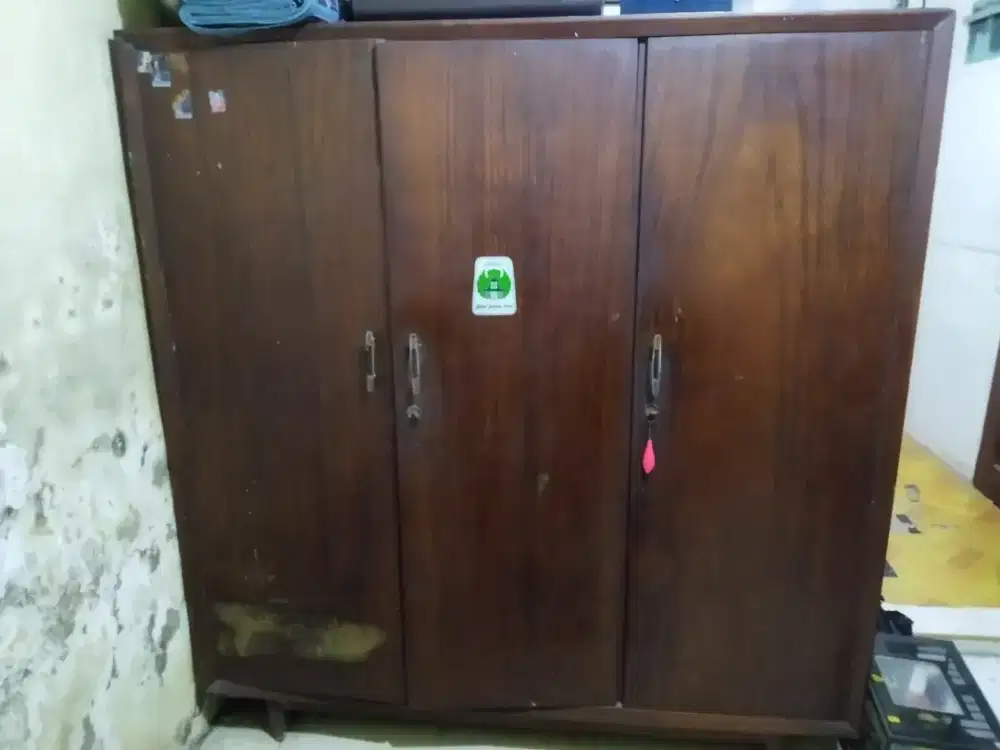 Lemari jati tua asli 3 pintu