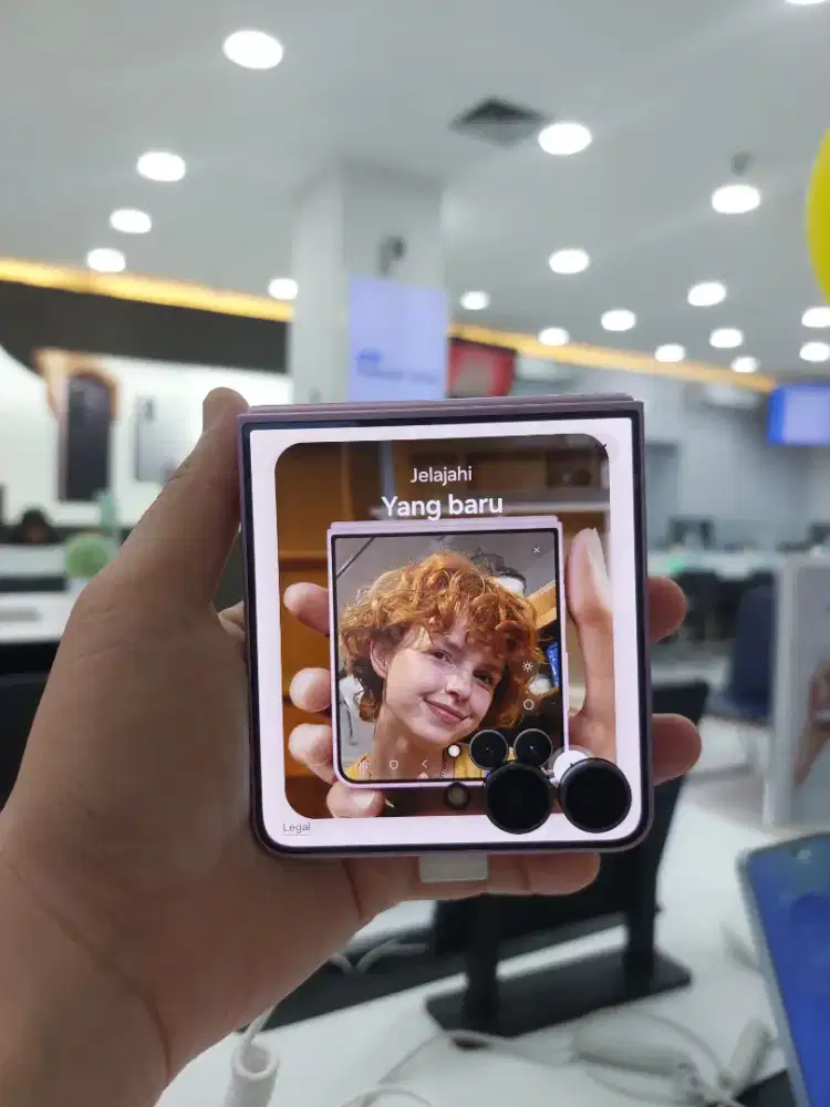 SAMSUNG GALAXY ZFLIP8