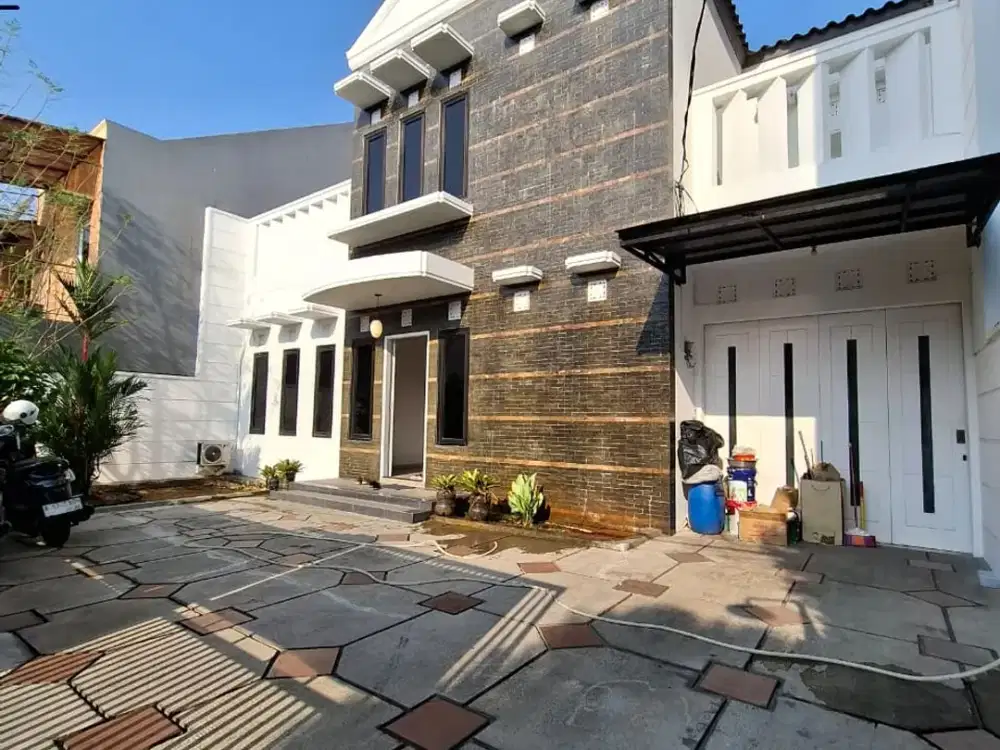 Akses ke Tol Sewa 2Lt. Rumah Semifurnished di Kav. DKI Meruya Sewa Minimal 2 Tahun Dekat ke Mall Puri Indah, Taman Anggrek, Central Park