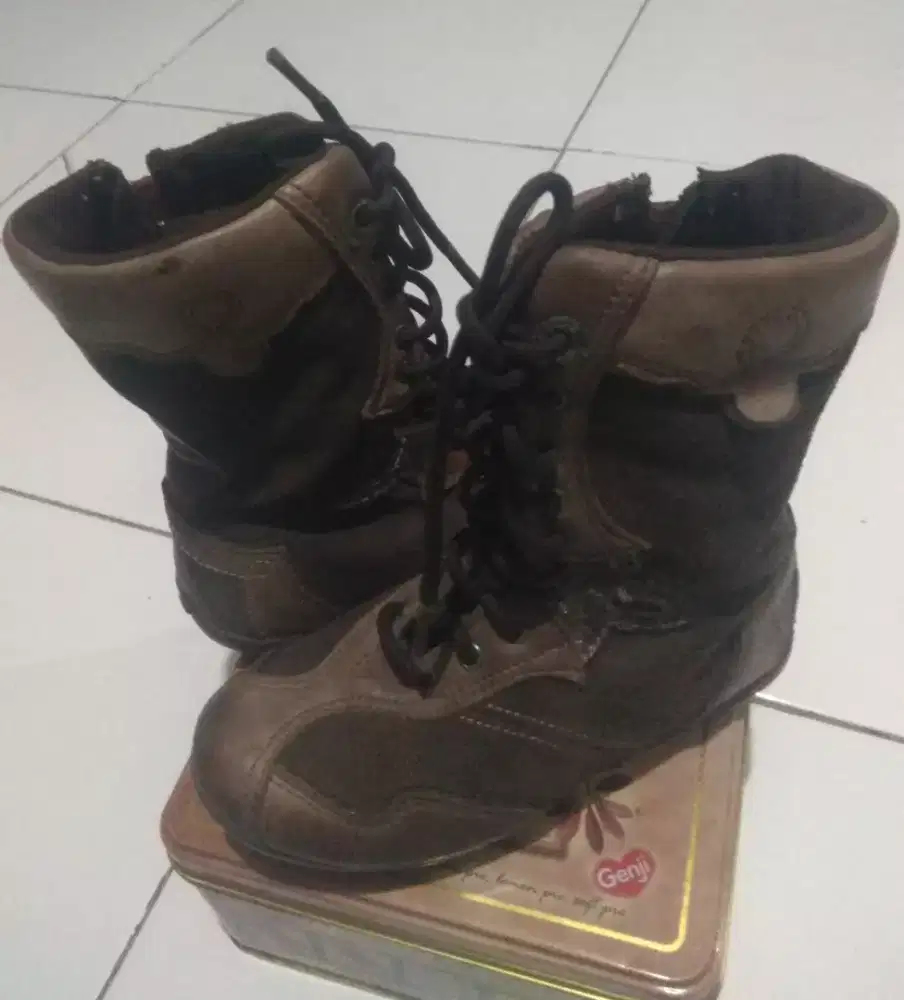 Sepatu boat Kulit anak Merk GEOX No.28 (Orginal)
