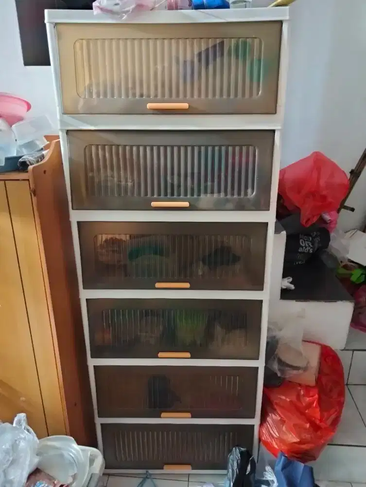 Lemari plastik bongkar susun