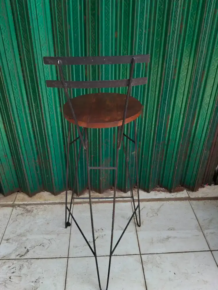 Kursi bar bekas cafe