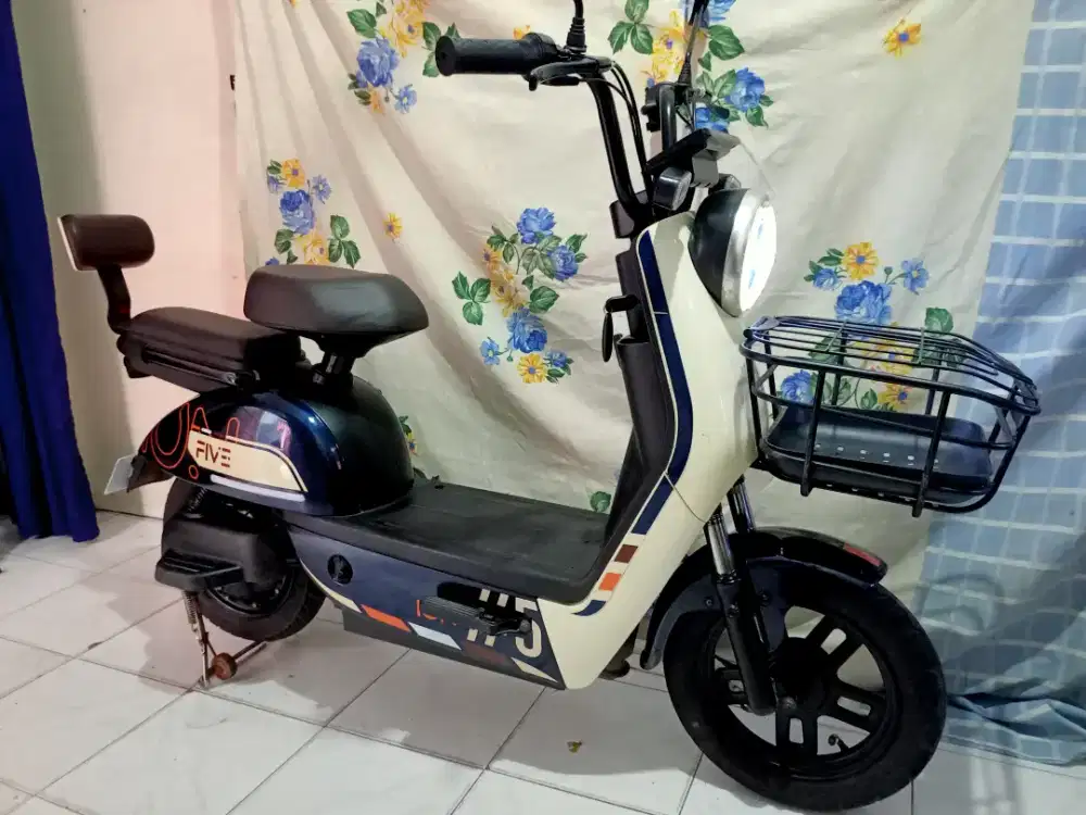 Sepeda listrik Mulus,Batere,Lampu2 normal,Bisa remote,Tinggal gas