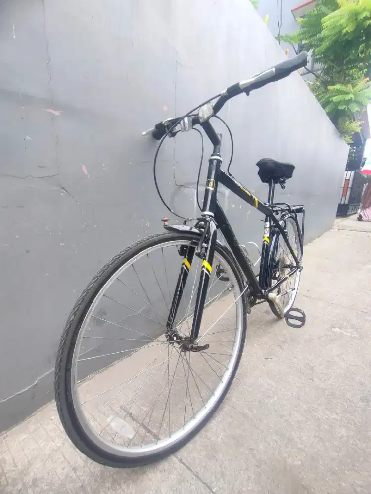 Sepeda hybrid 700c