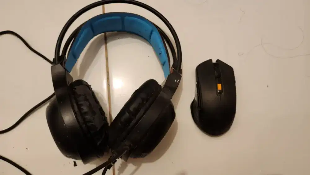 Jual sepaket headset dan mouse merk fantech