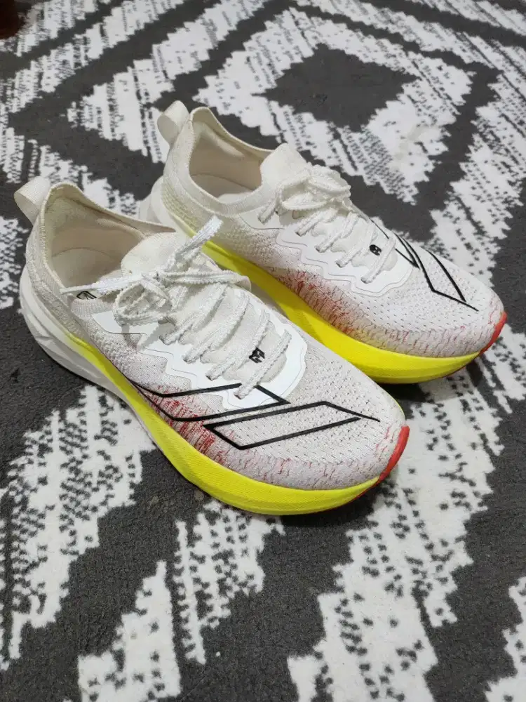 Dijual MILLS RUNNING ENERSTRIKE FLY M2