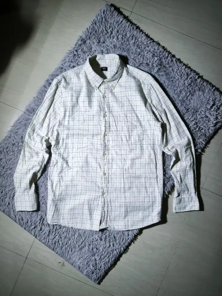 Kemeja uniqlo sz L. Mulus sekali.