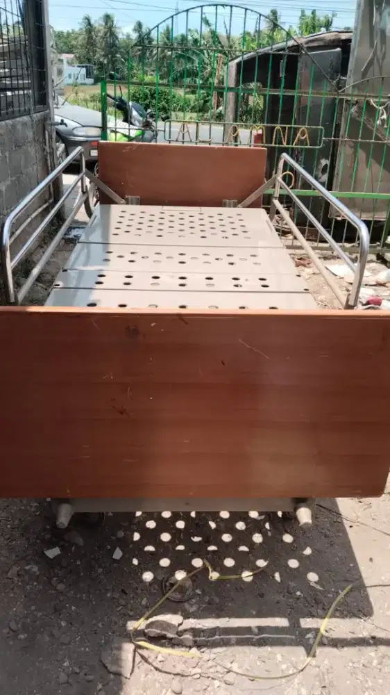 Bed ranjang pasien 3 engkol