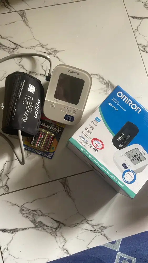Alat cek tekanan darah     OMRON, HEM-7I56T