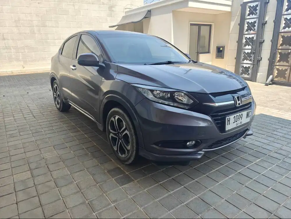 HRV 1.8 Prestige pol H asli pajak on berlaku sampe Februari 2027