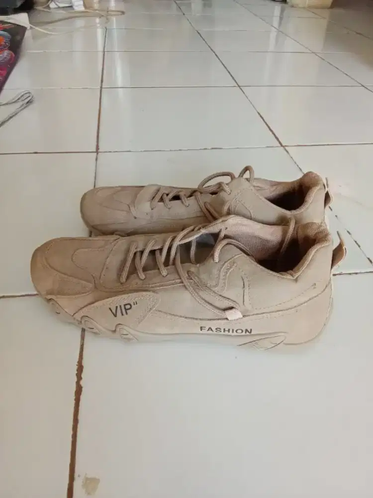 Sepatu snackers pria ukuran 39 second