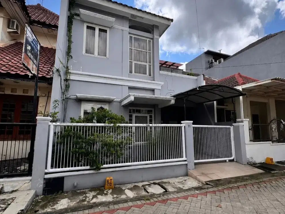 BW110 DIJUAL RUMAH BAGUS SIAP HUNI SHM DI RUNGKUT ASRI