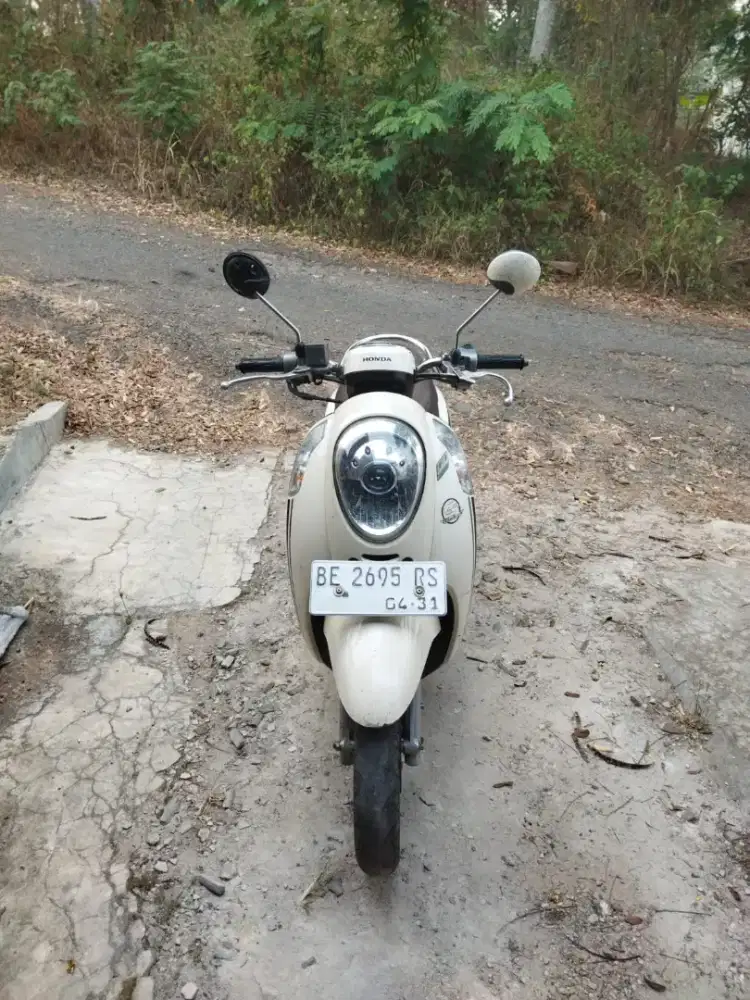 Honda Scoopy PGM-FI 2015