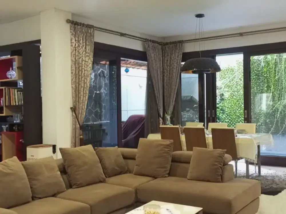 Jual Rumah di daerah Gandaria Radio Dalam Luas Tanah 238 m2 Ada Kolam Renang Siap Huni