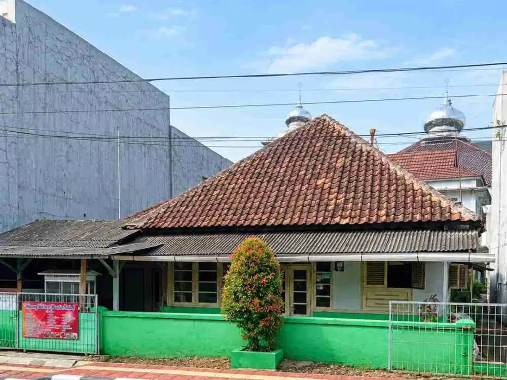 DIJUAL – Rumah SHM LT 200/LB 180 m² 4 KT Pinggir Jalan Utama Pusat Kota Purwakarta