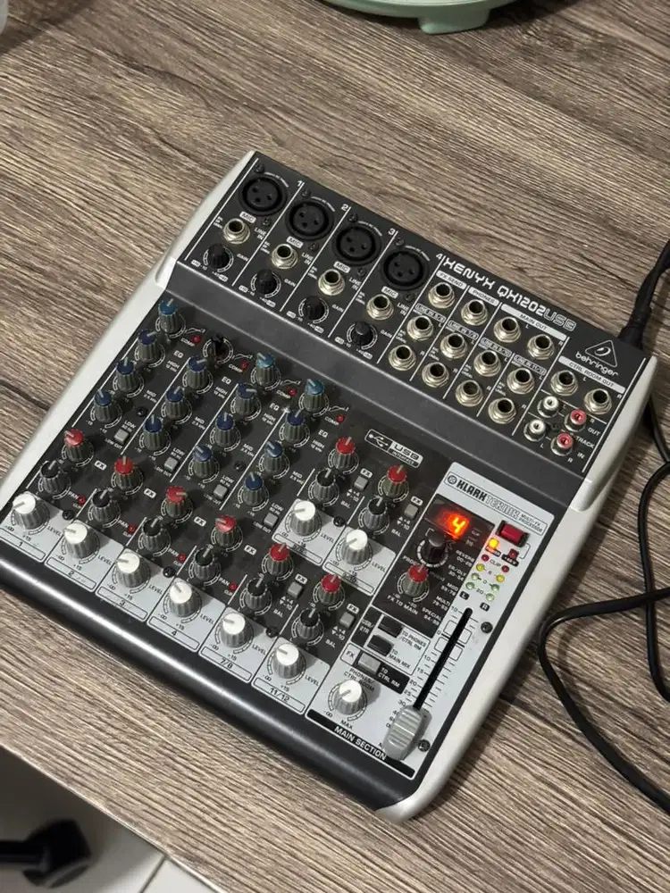 Mixer audio behringer Xenyx QX1202 USB 12 Channel