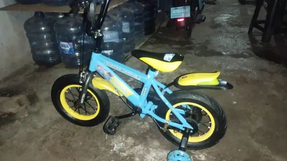 Sepeda anak baru