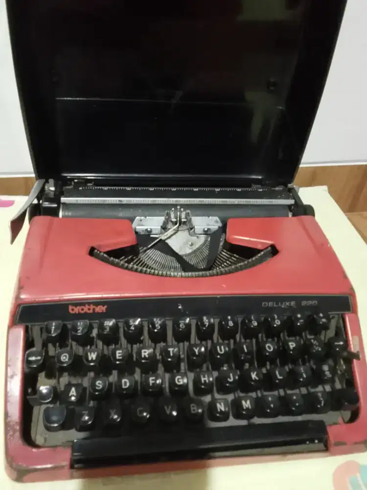 Mesin tik manual deluxe brother