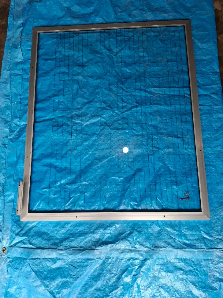 Papan tulis kaca ukuran 128 cm x 108 cm dan 105 cm x 105 cm