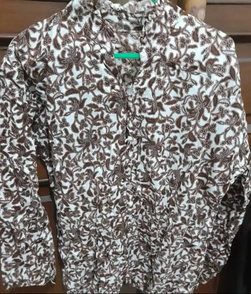 PRELOVED WANITA – ATASAN MOTIF BATIK COKELAT