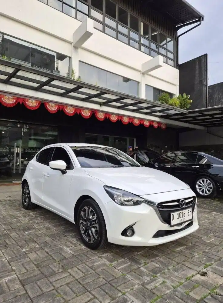 MAZDA 2 R A/T 2015. Km 96rb