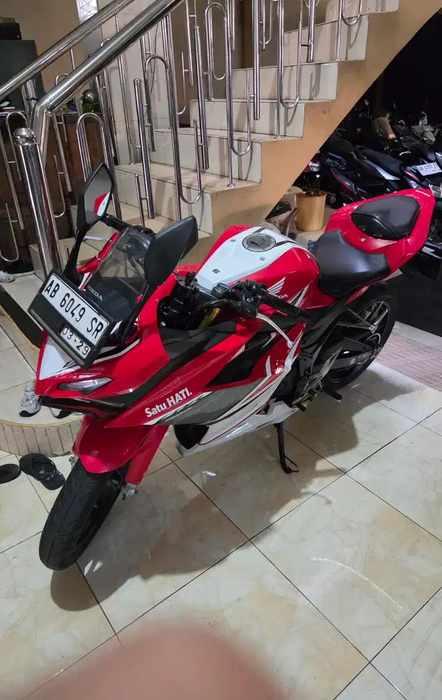 Cbr 150 v4 merah putih 2022 Gbm kredit // tunai