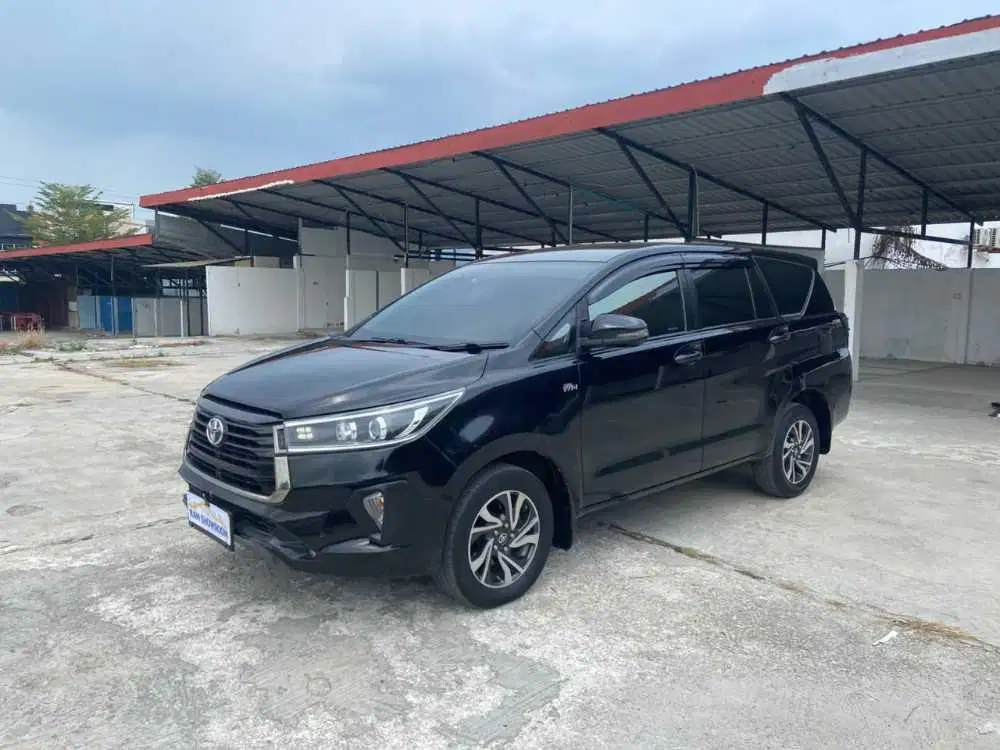 TOYOTA INNOVA V AT 2022