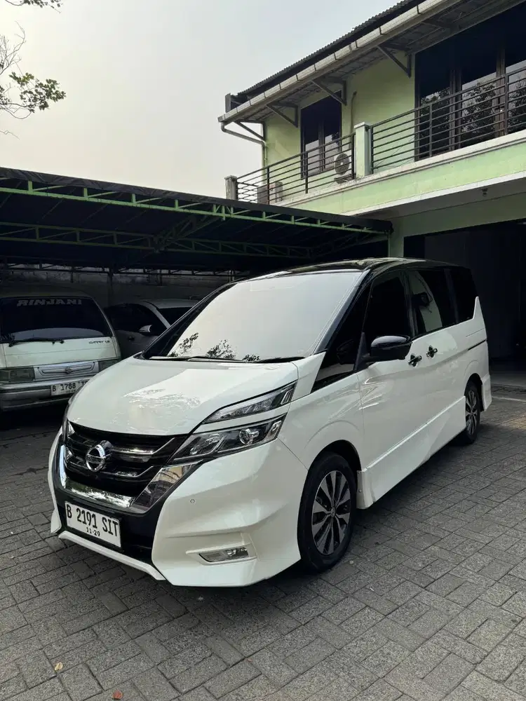 Jual Cash Nissan Serena 2.0 HWSTAR 4x2 AT 2019
