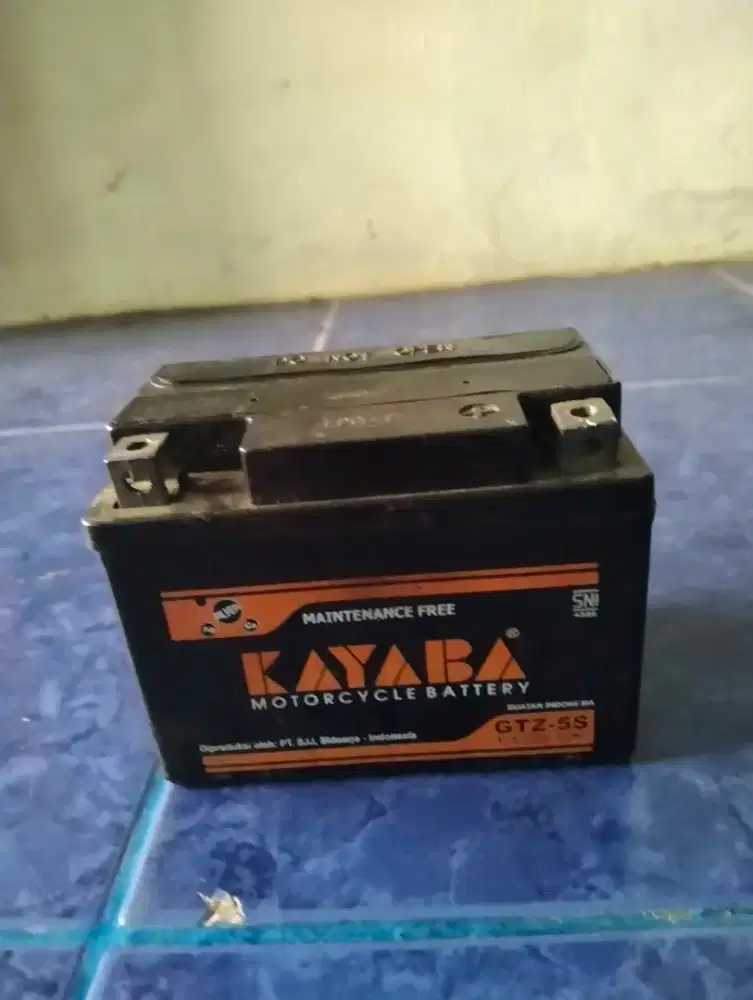 Aki motor Kayaba kondisi masih ok lokasi  Cimanggis siap cod deket2