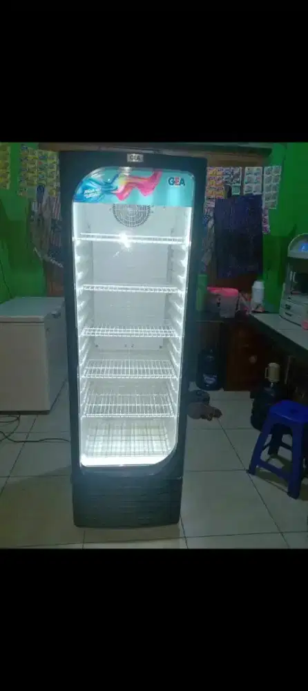 Showcase kulkas pendingin minuman ukuran 5 rak merk GEA