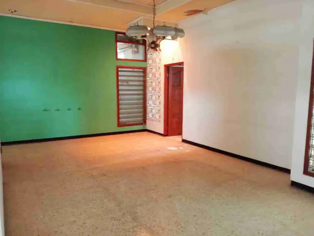 Disewakan Rumah bisa untuk Ruang Usaha di Serengan Solo