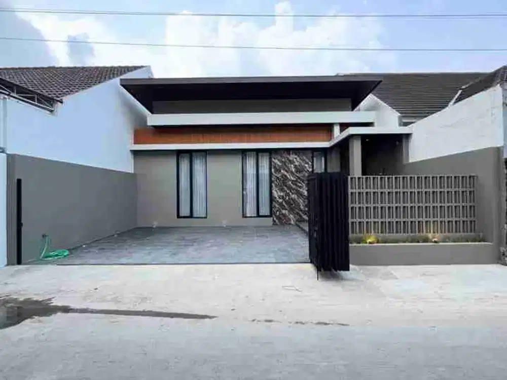 Rumah besar di jl ppg kesenian dekat uui jakal