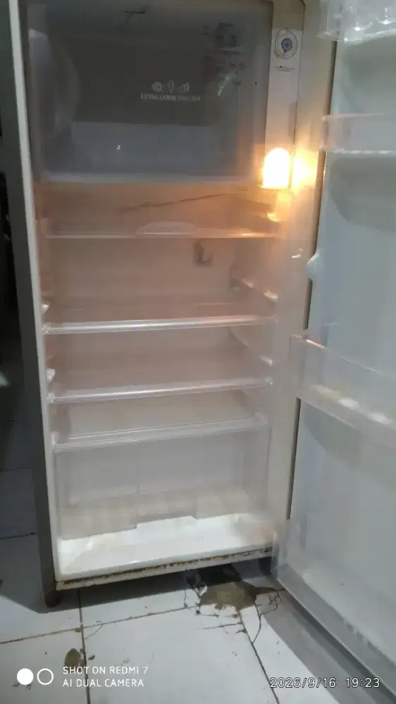 Kulkas 1 pintu merek Sharp