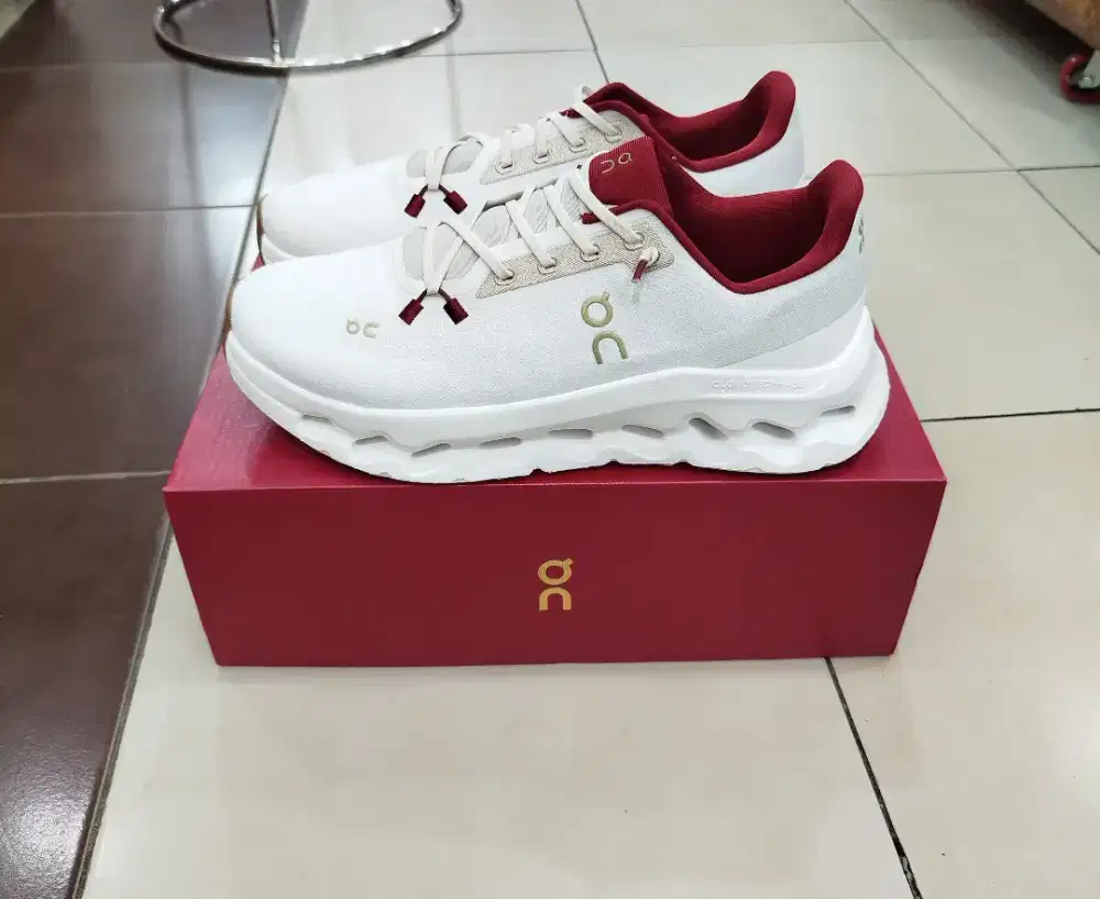 ONCLOUD TILT PEARL IVORY