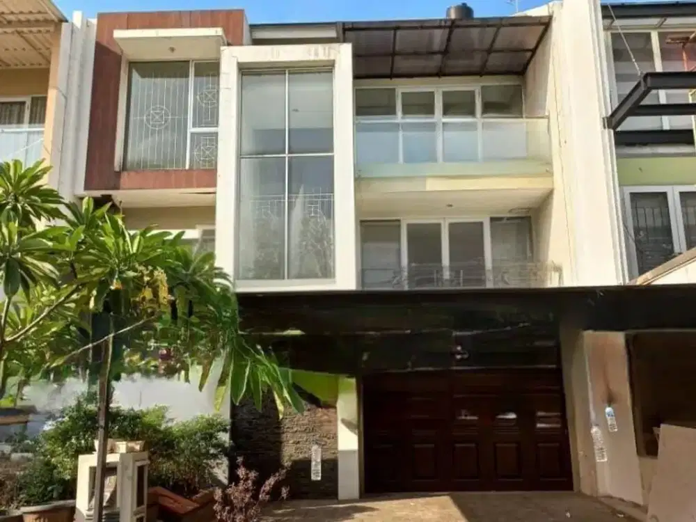 Dijual Rumah Bagus 3 Lantai di Citra 7 Jakarta Barat