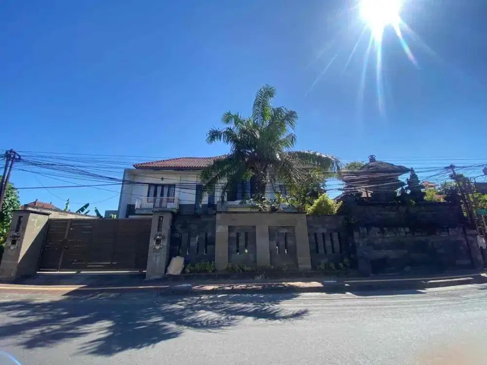 DIJUAL / DISEWAKAN RUMAH MEWAH 2 LANTAI – JAYAGIRI DENPASAR