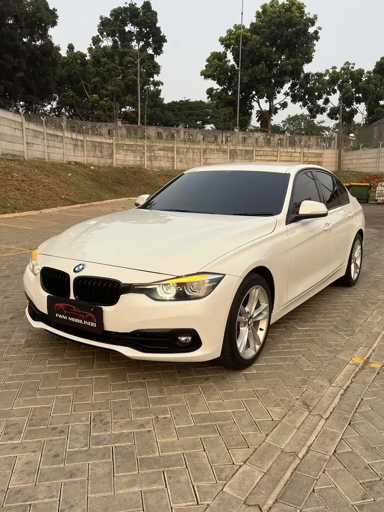 Bmw 320i sport AT 2020 nik 2019 putih,mulus, murmer