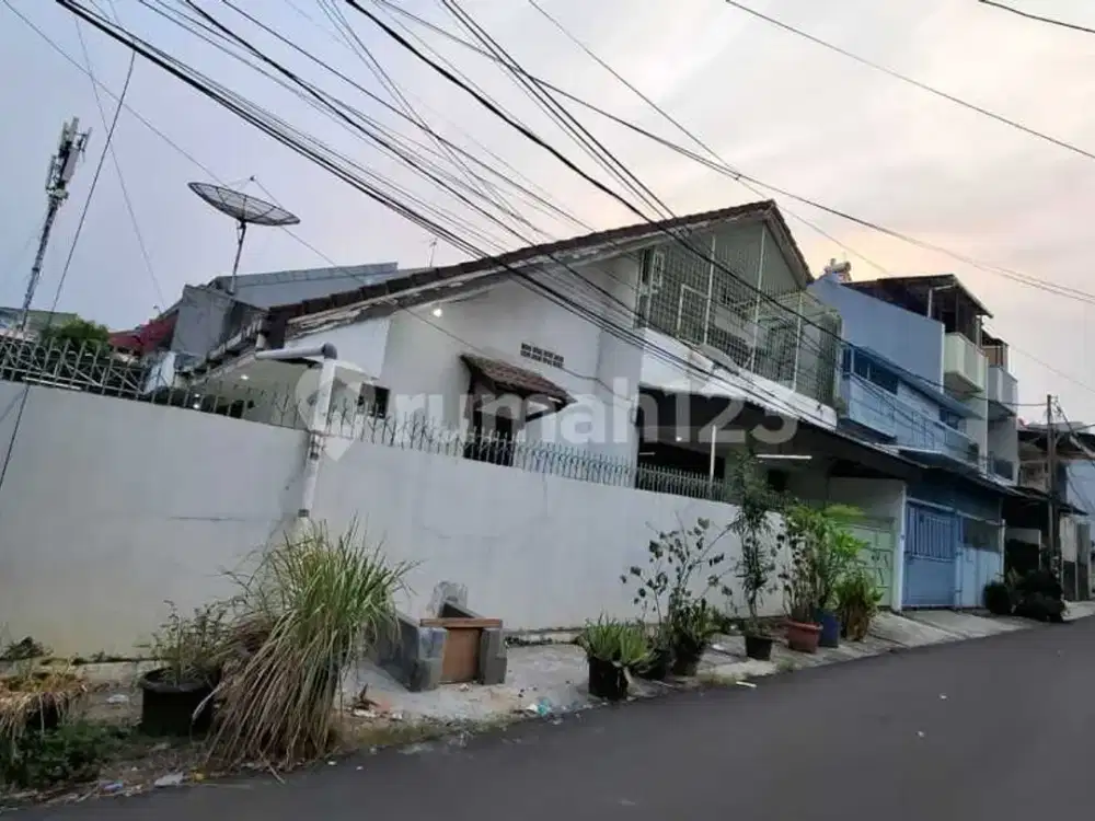 Rumah 2 Lantai Ditomang