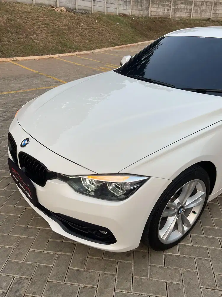Bmw 320i sport matic 2020 nik 2019 putih, murmer
