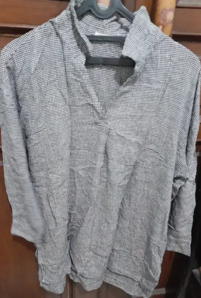 PRELOVED WANITA – BLOUSE BERKERAH MOTIF KOTAK KECIL