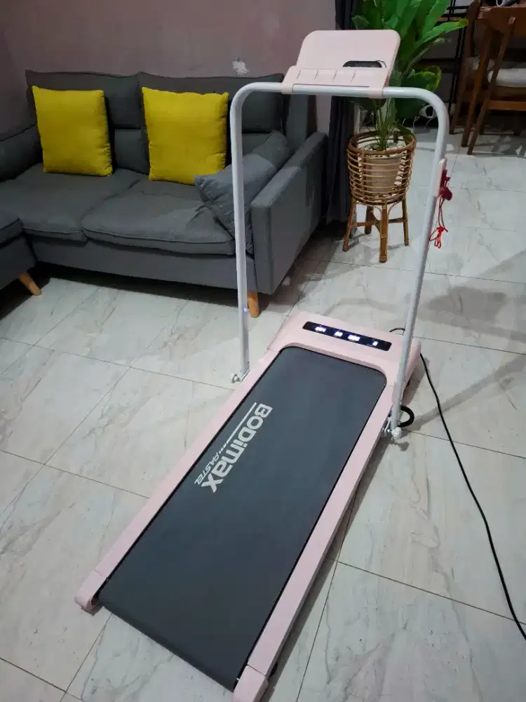 DIJUAL TREDMILL MERK BODIMAX