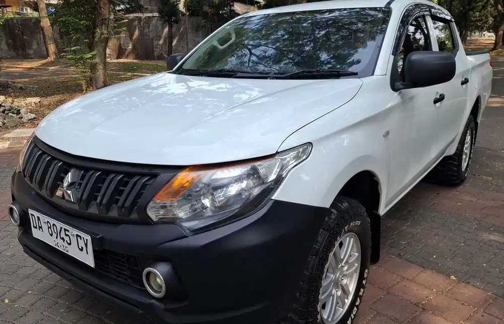 Mitsubishi strada triton tahun 2020 double cabin