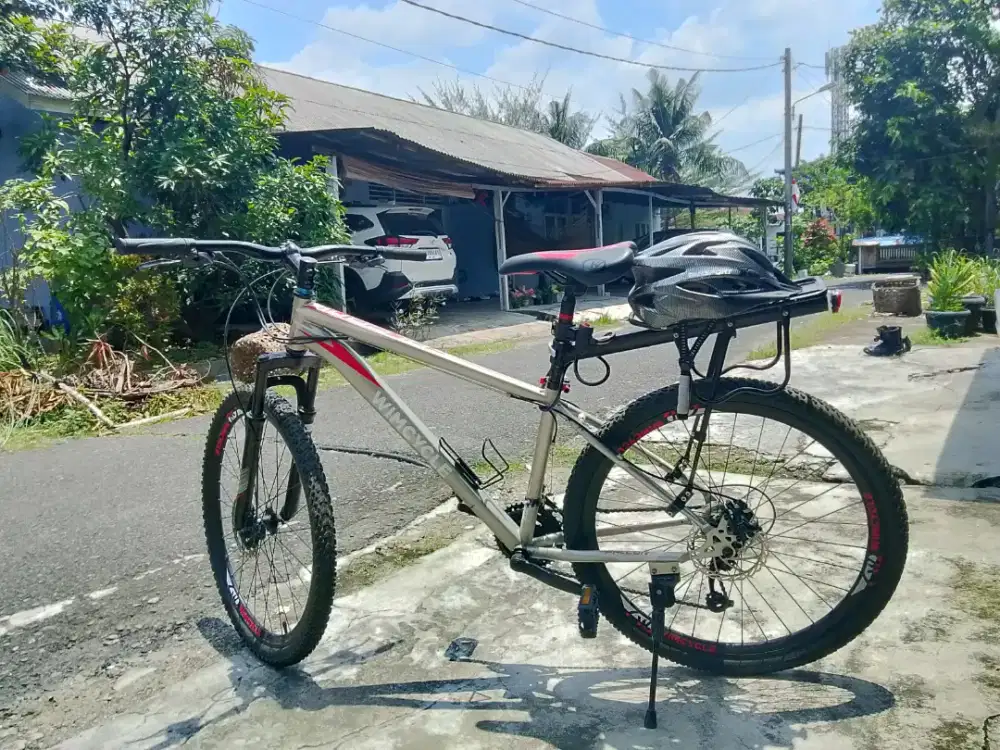 Sepeda Dewasa + boncengan belakang + helm