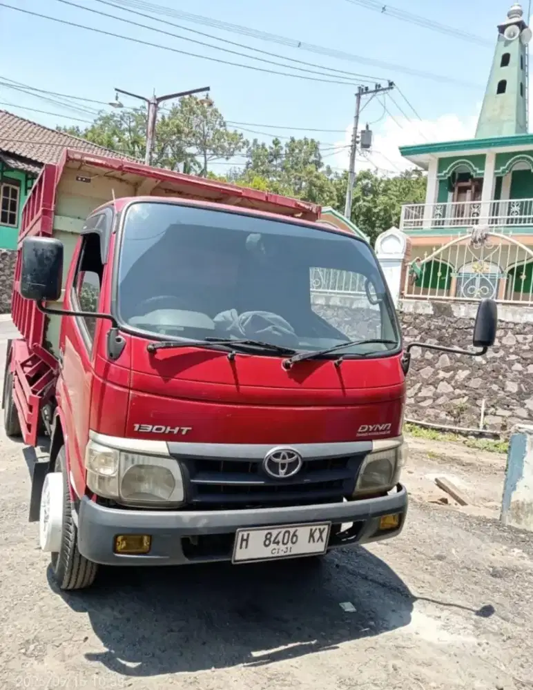 Dump truk Dyna 130ht