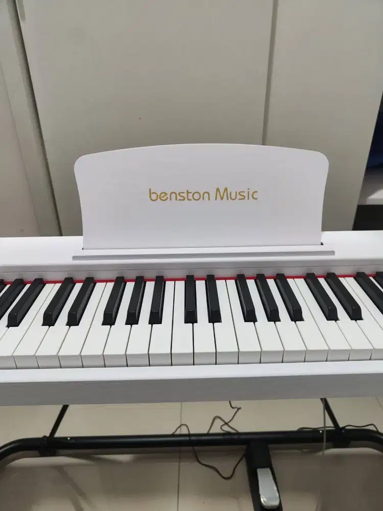 Piano Digital Putih 88 tuts (Bisa MIDI, Include Pedal, dan Stand)