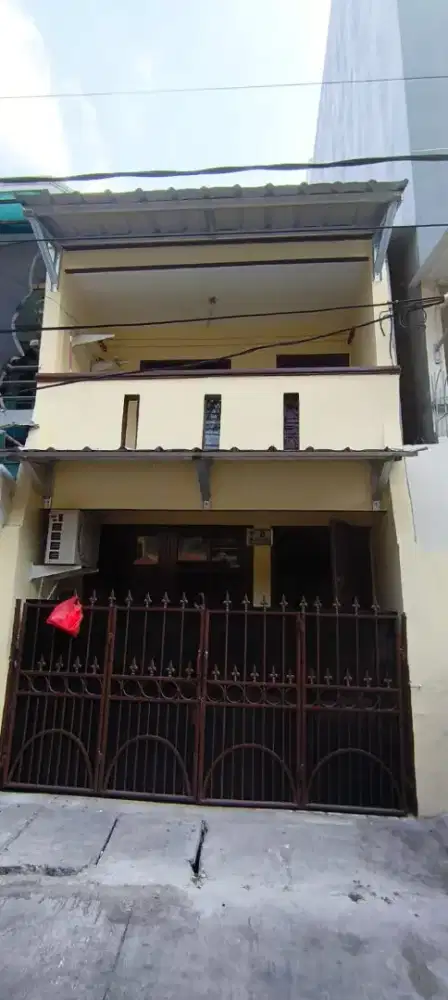 Dikontrakan Rumah baru 2 lantai ada 3 Kamar tidur di Pademangan