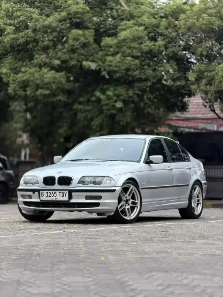 BMW 318i E46 M43 TH 2000 SILVER ON SILVER A/T