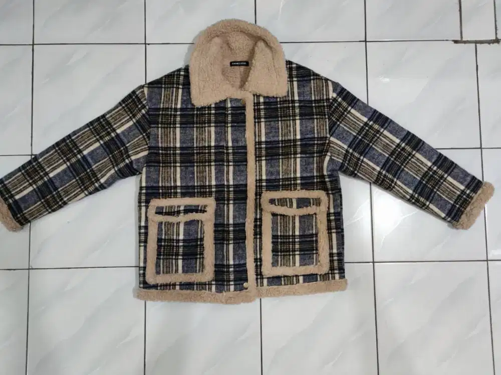 Preloved Jaket Hangat Cache Cache