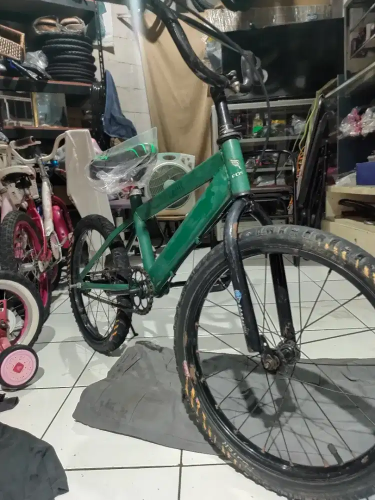 Sepeda anak cowo r 18 masih layak pakai semua normal siap gowes 300rb