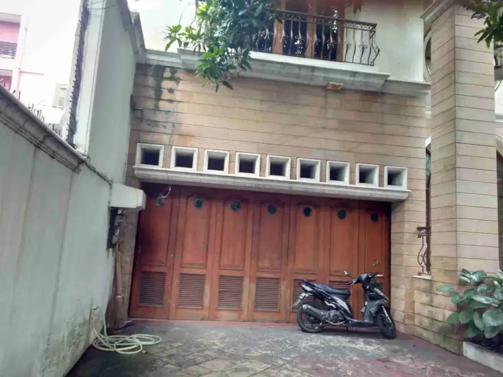 Lokasi Strategis, Dijual Rumah Siap Huni di Panglima Polim Jakarta Selatan
